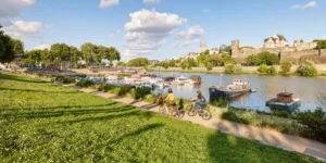 Balade à vélo le long de la Maine à Angers — © Destination Angers